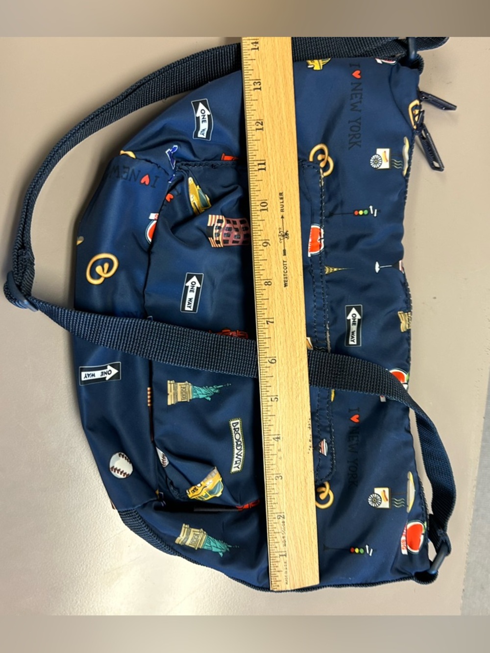 LeSportsac playful "I Love New York classic iconic city symbols hobo Messager - Picture 16 of 16